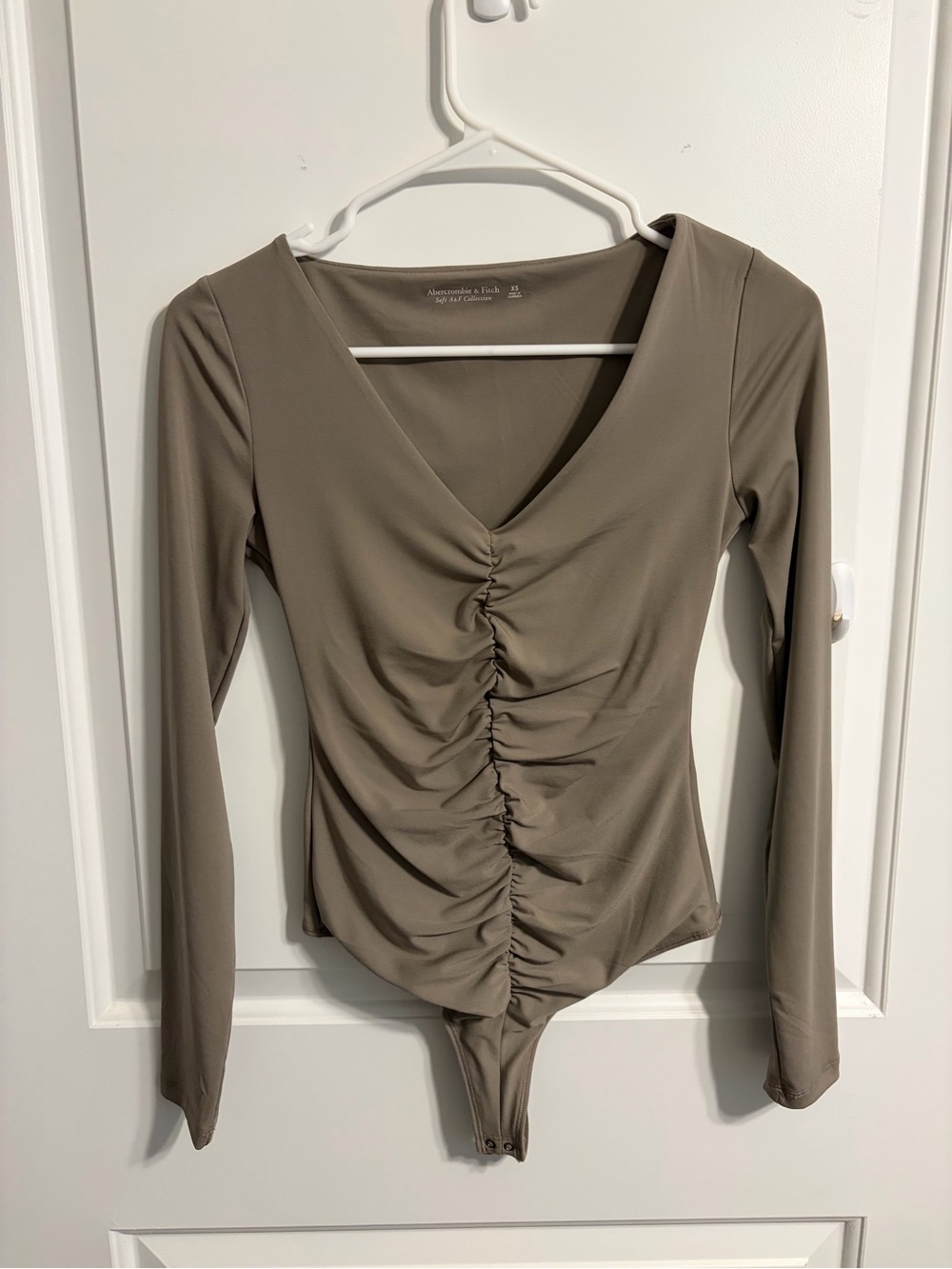 Abercrombie & Fitch Taupe Ruched V-Neck Long Sleeve Bodysuit